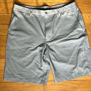 Men’s golf shorts